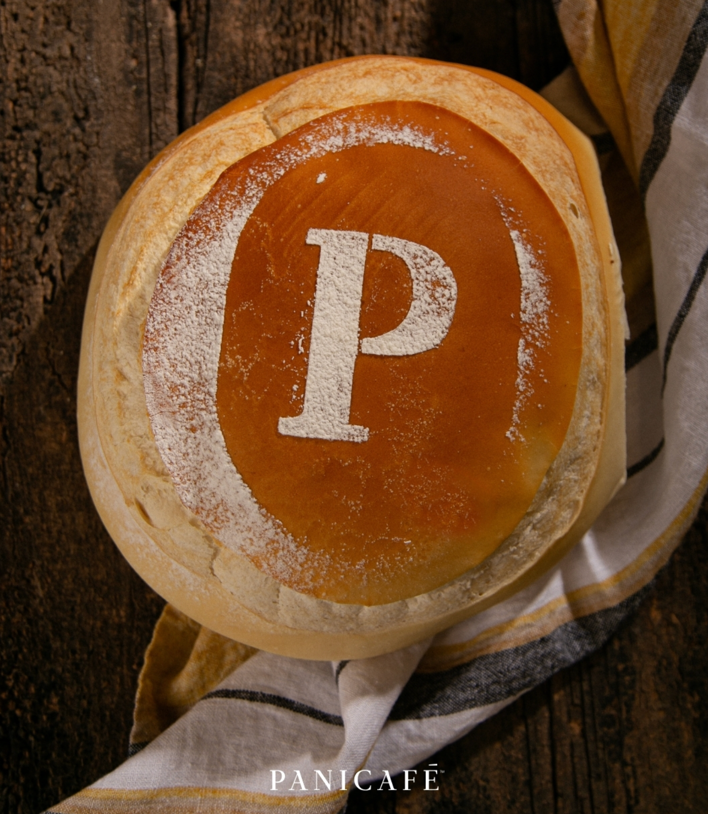 Pan artesanal Panicafé con sello de la marca